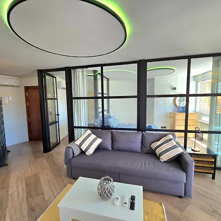 Apartment Crystal Elegance City Center With Seasonal Pool *