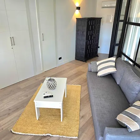 Apartment Crystal Elegance City Center With Seasonal Pool *