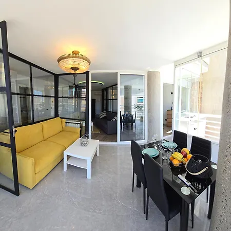 Apartment Crystal Elegance City Center With Seasonal Pool